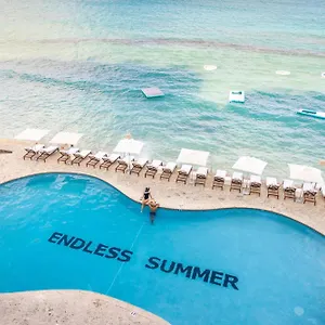 grand-cayman-marriott-beach-resort.comcaribbean.com/